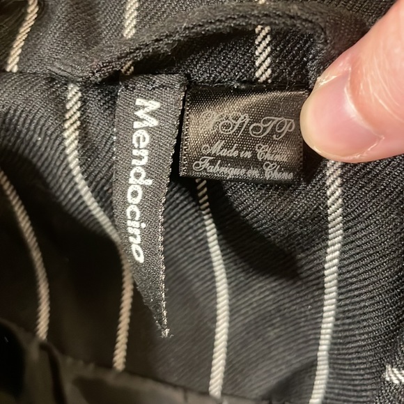 Black pinstripe cropped blazer with dagger hem - Picture 4 of 5